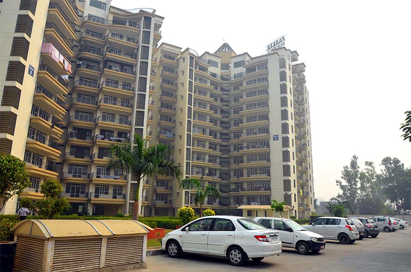 Large Balcony/ 3 side open unit